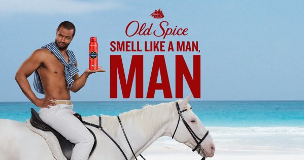 Mann auf einen weißen Pferd mit Old Spice in der Hand
