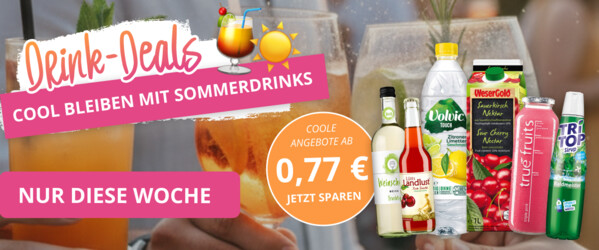Banner mit der Überschrift „Drink-Deals – Cool bleiben mit Sommerdrinks“. Abgebildet sind verschiedene Sommergetränke und Mixer sowie ein Hinweis auf einen Preisvorteil von 0,77 € und der Aktionshinweis „Nur diese Woche“. Im Hintergrund ist eine sommerliche Szene mit Personen zu sehen.