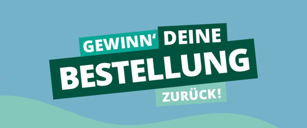 Zwei Illustrationen von Menschen laufen mit Einkaufstaschen und Geschenkpaket über die Fläche