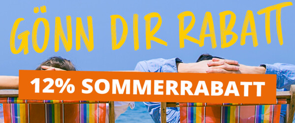 Zwei Liegestühle am Strand mit der Überschrift "Gönn dir Rabatt 12% Sommerrabatt"